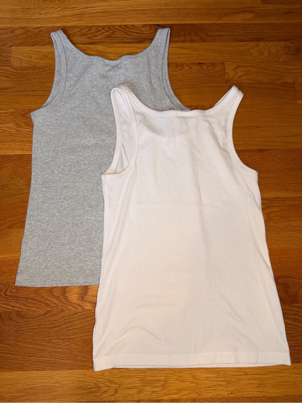 Universal Thread Ribbed Tank Top 2 Pack Gray White Size M NWOT - Picture 3 of 5